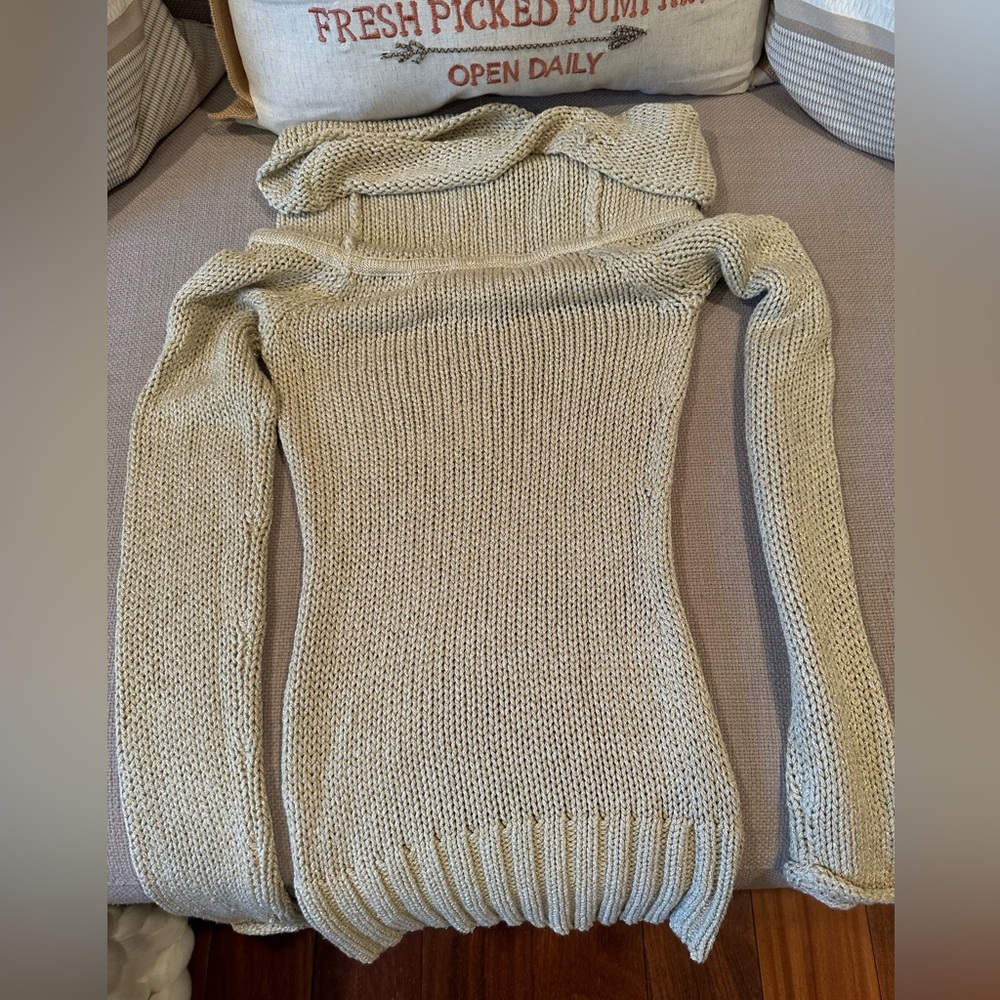 Bebe - Picture 6 of 6